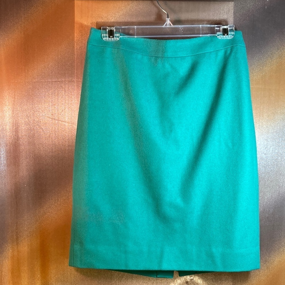 Green Size 2 J. Crew Pencil Skirt. Wool & Viscose. 27” Waist. B4